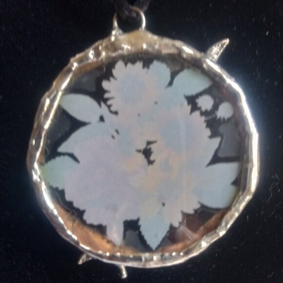 Floral Pendant Necklace - Picture 4 of 4